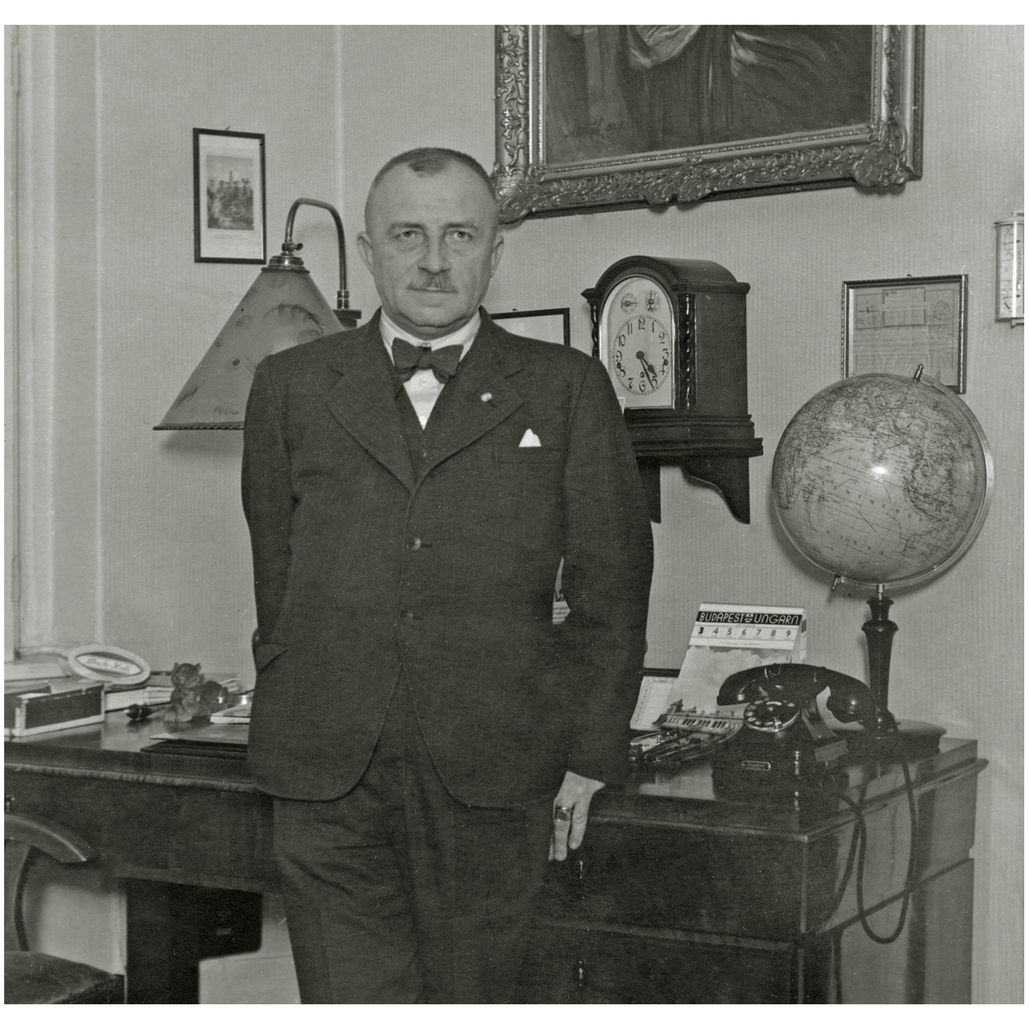 Fekete László lakásának dolgozószobájában